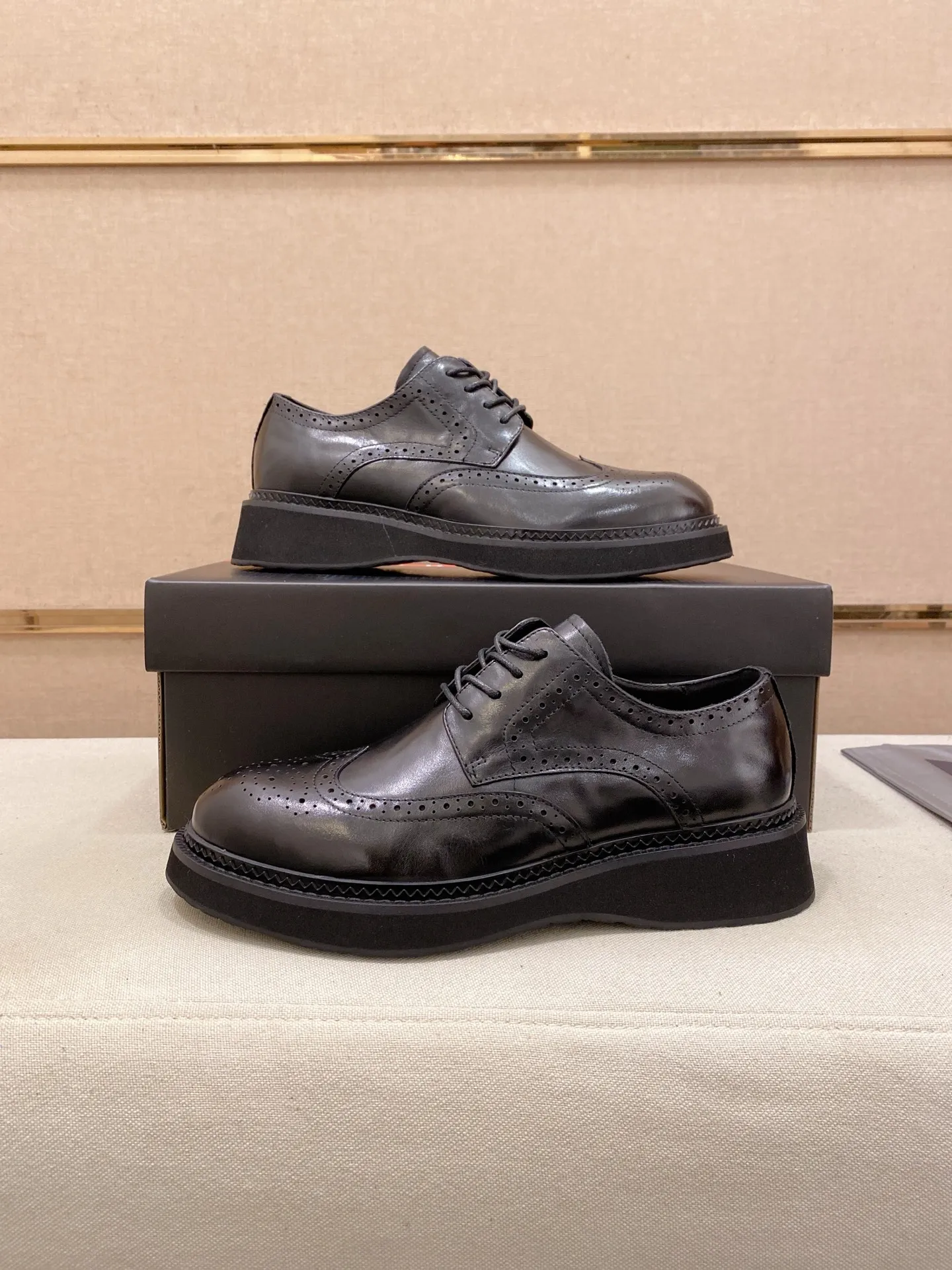 Factory price 720💰 🍁🍁High version High-quality new PRADA (Prada) counters are launched simultaneously, new men's shoes, 😘fabrics are selected from imported lacquered first-layer cowhide, and imported cowhide lining. 👍🏿 High-end ☄️ air-cushion molded anti-slip rubber outsole, exquisite lines, simple and elegant, comfortable and high-end for leisure travel. Code number: 38 to 45